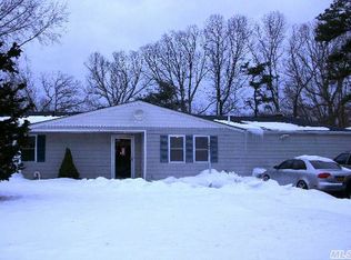 35 Northridge Dr, Coram, NY 11727