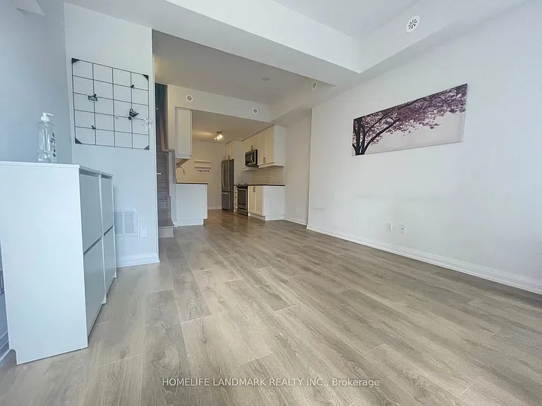 1060 Portage Pkwy E #Townhouse 60 — Photo 2