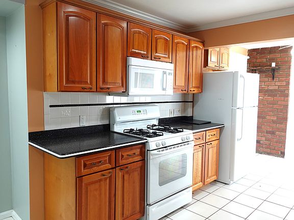 3rd image of 435 Whittier Ave