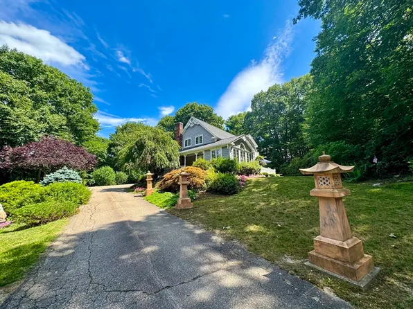 28 Leela Ln, Leicester, MA 01524