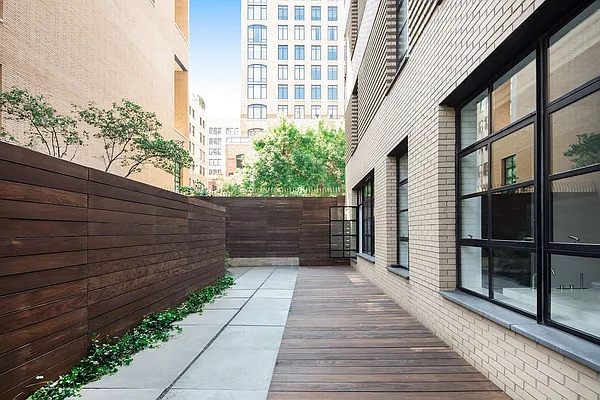 Sold by Compass | media 18