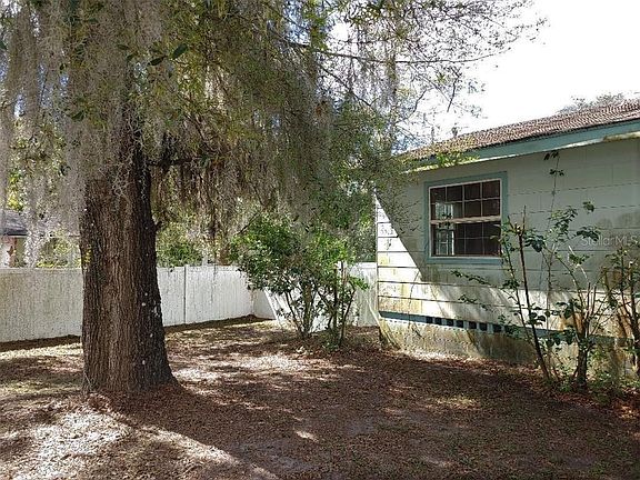 3rd image of 910 N Garfield Ave