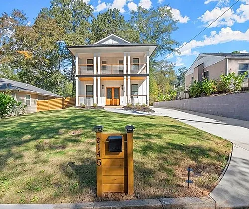 2145 Park Ter Photo 1