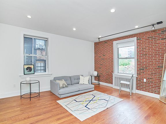 2nd image of 4300 Broadway APT 2E