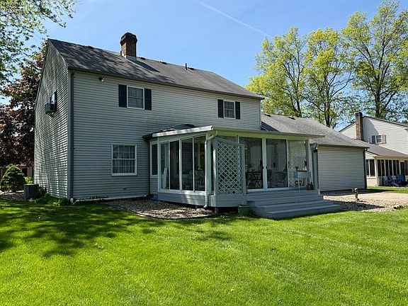 3rd image of 5 Victoria Cir