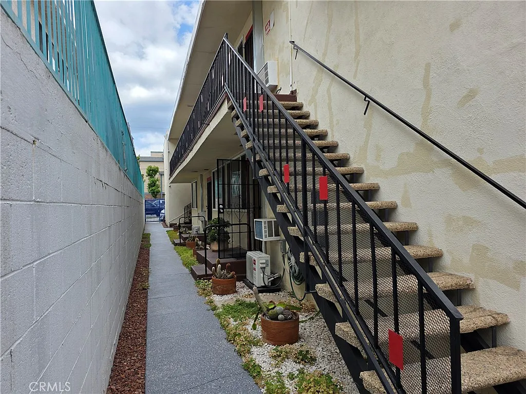 2 bed, 1250 sqft, $2,550 — Photo 2