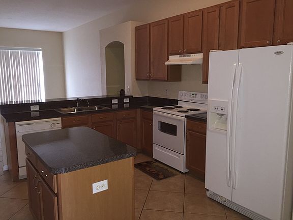 3rd image of 2736 Eagle Brook Ct
