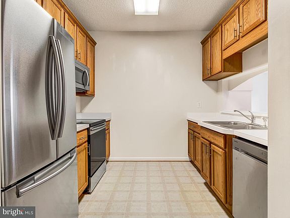 5th image of 1706 Sawgrass Ln #19