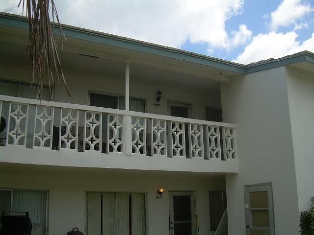 2nd image of 2649 Lake Dr APT 8