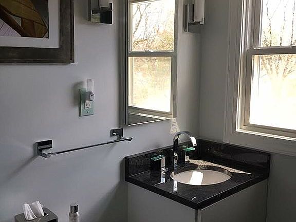 3rd image of 6725 Amlong Ave