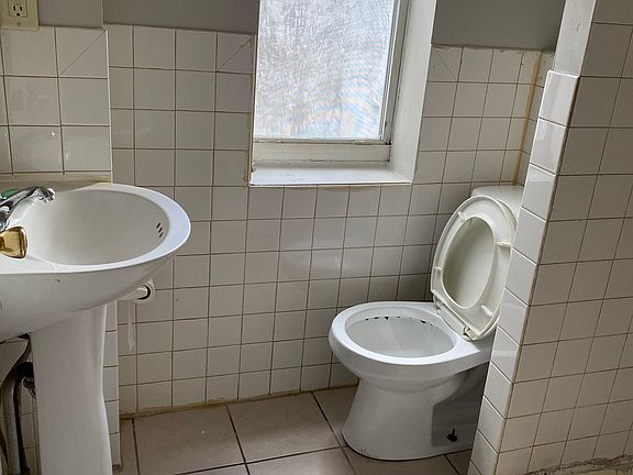 2nd image of 2129 S 7th St Floor 2