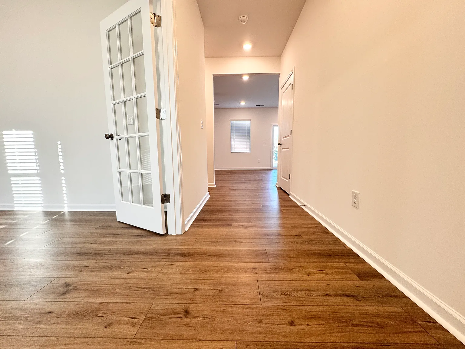 3 bed, 2.5 bath, 2000 sqft, $2,500 — Photo 2