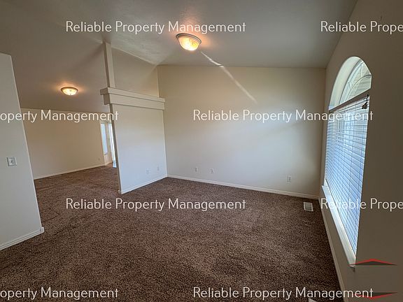 2nd image of 1150 S Kingswood Cir