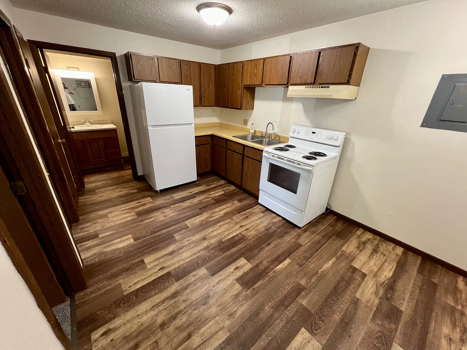 2 bed, 865 sqft, $875 — Photo 2
