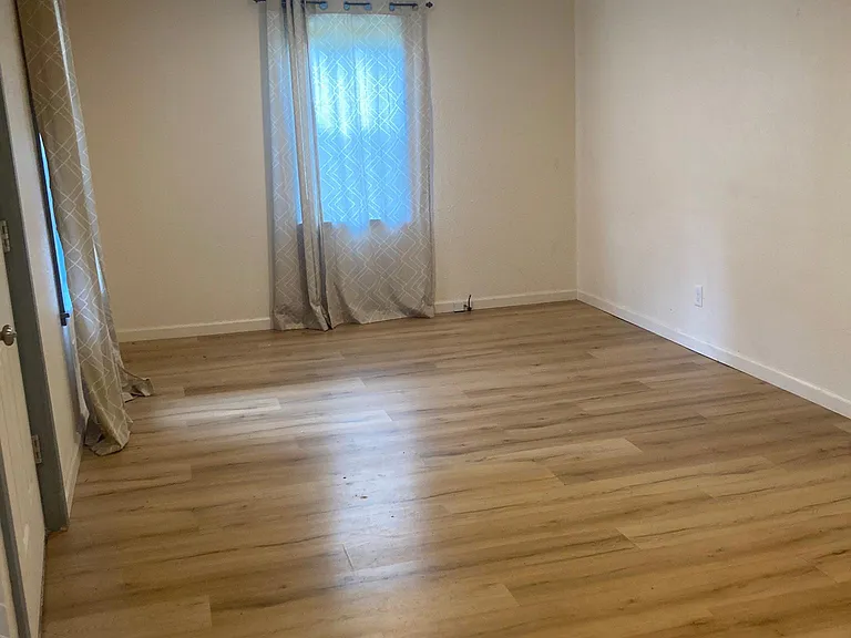 427 Newton Rd — Photo 3