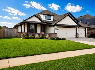 1117 SE 29th St, Moore, OK 73160