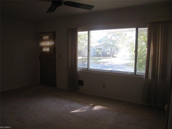 3rd image of 885 Stanwood Ave