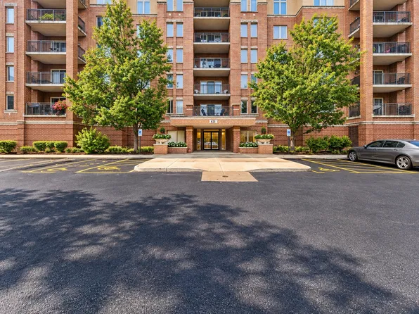 635 Perrie Dr APT 605, Elk Grove Village, IL 60007