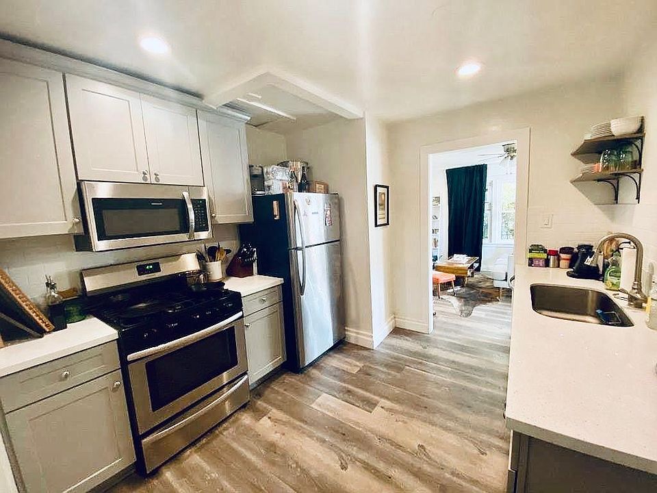Full kitchen