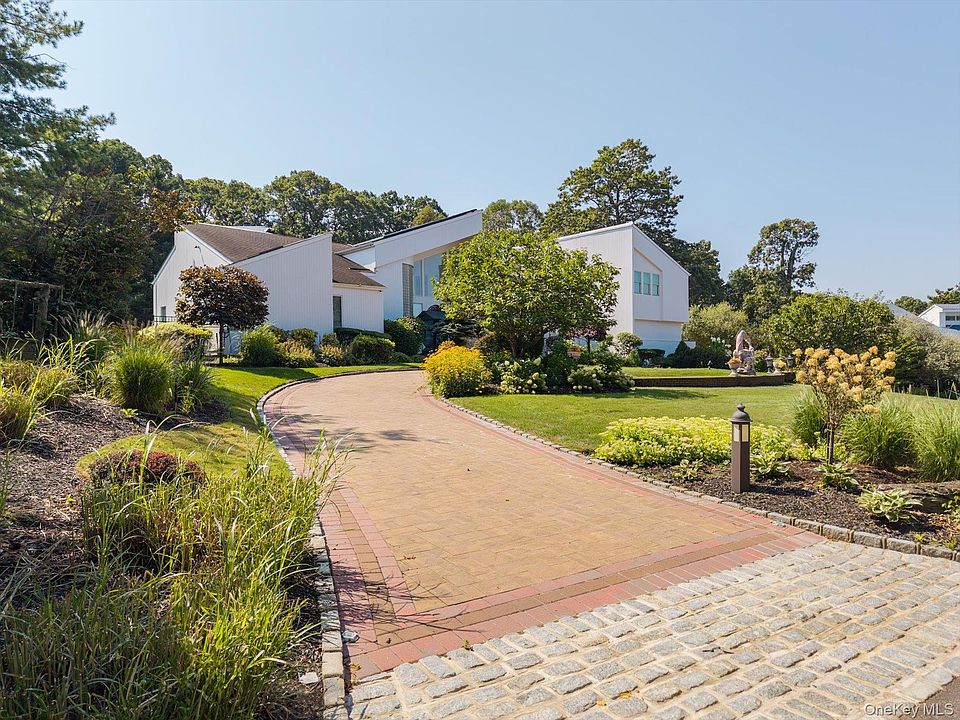 9 Scenic View Court, Dix Hills, NY 11746 | Zillow