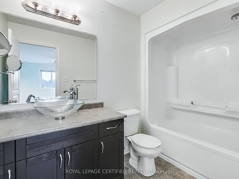 37 Wilkie Cres — Photo 21