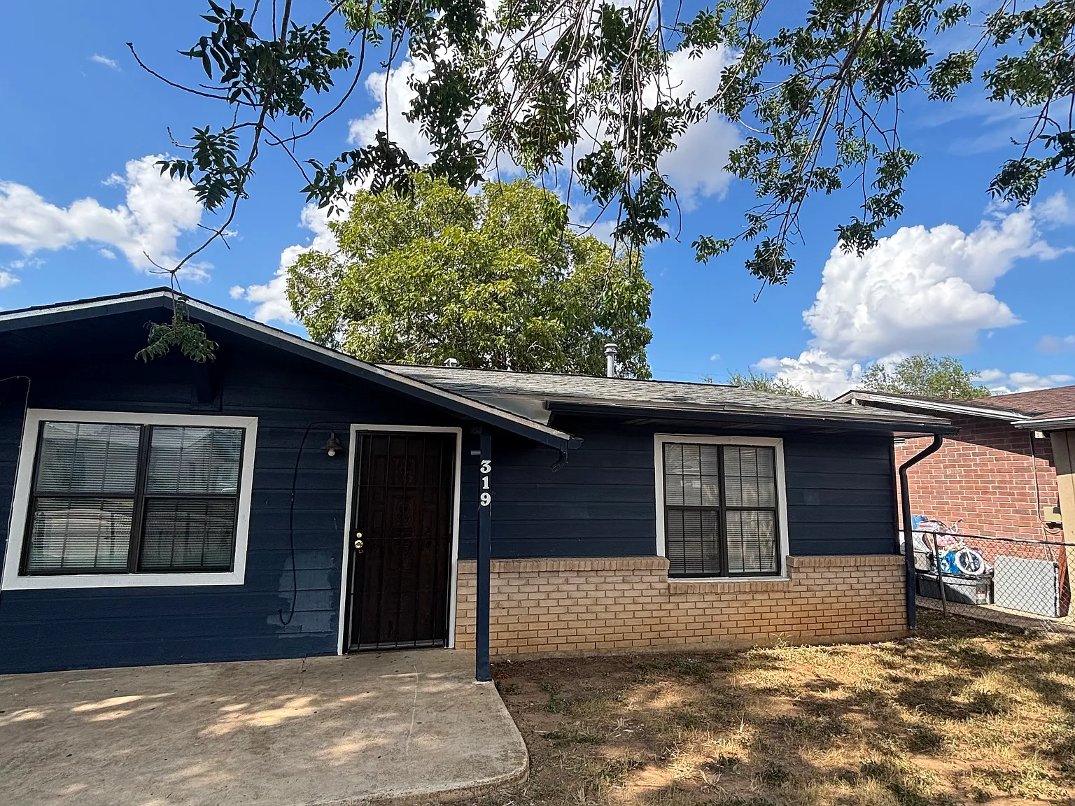 3 bed, 1000 sqft, $1,400 — Photo 1