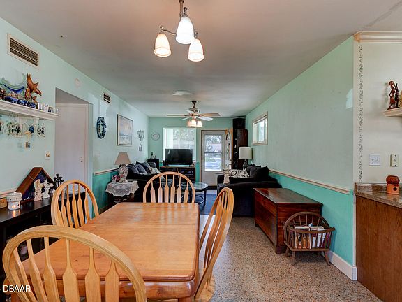 4th image of 735 Magnolia Ave