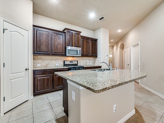 2nd image of 2212 Benjamin Creek Dr