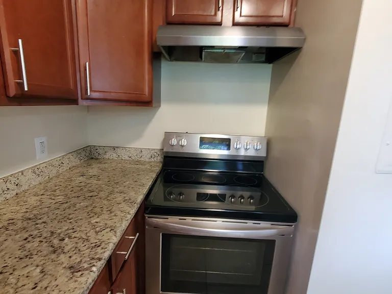422 Viscose Ave #3 — Photo 7