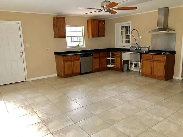 6225 Parkwood Dr W — Photo 4