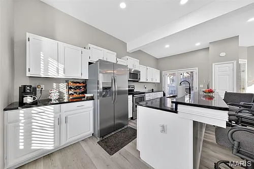 28 Columbus Square Dr Photo 1