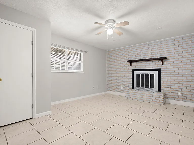 907 Northbend Dr — Photo 16