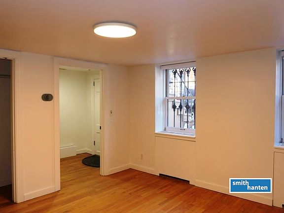 4th image of 162 Hoyt St #1