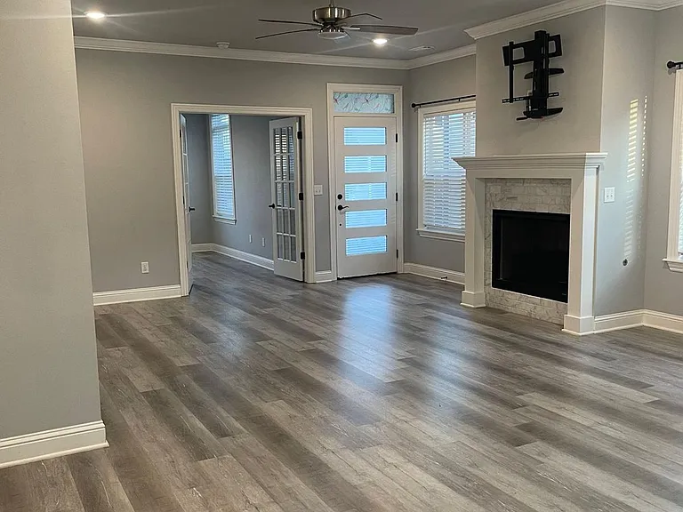 2310 SW Poppy St — Photo 2