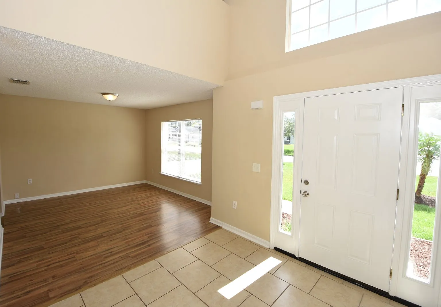 5 bed, 2.5 bath, 2928 sqft, $2,400 — Photo 3