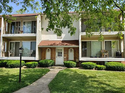 5th image of 5648 W 105th St