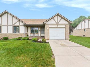 40765 Magnolia Dr W, Clinton Township, MI 48038