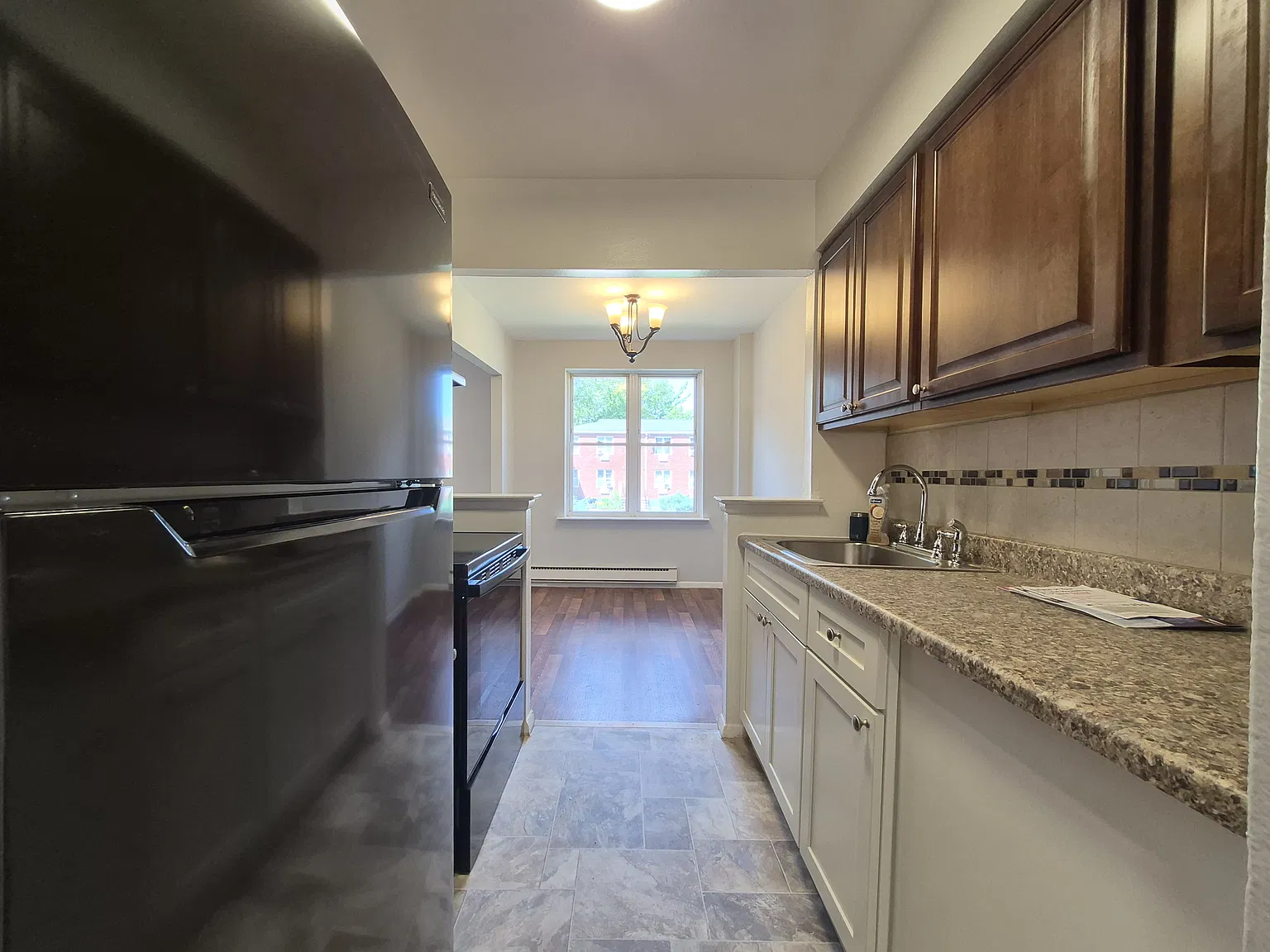 24 Hillcrest St — Photo 3