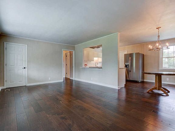 3rd image of 1521 Holman Dr