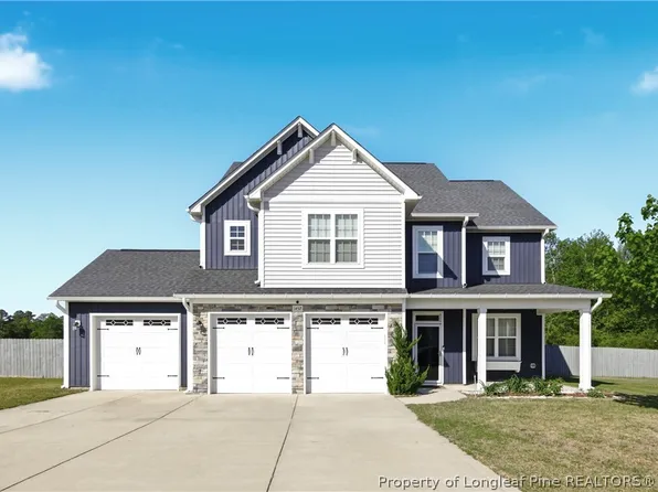 1457 Creekwood Rd, Hope Mills, NC 28348