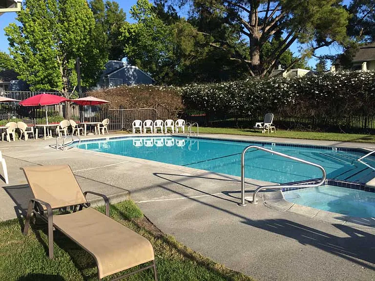 Common area pool