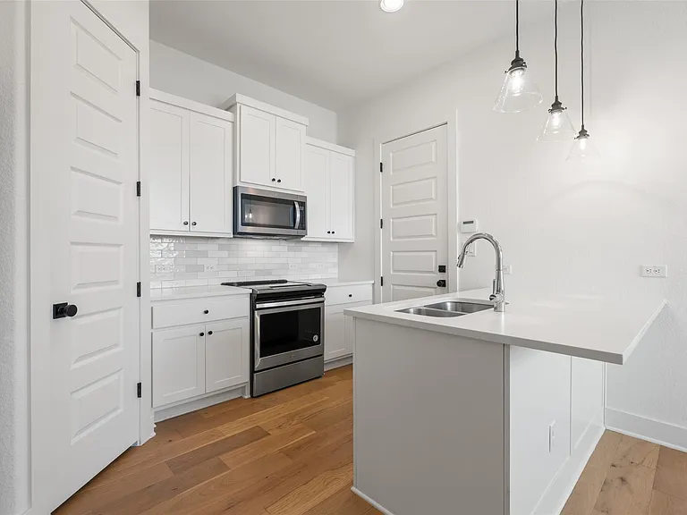308 E 19th 1/2 St #308 — Photo 14