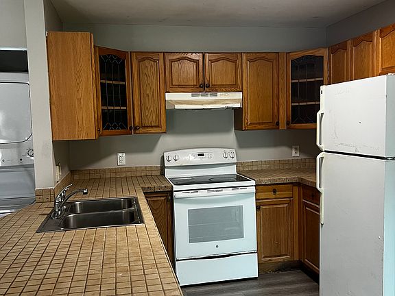 5th image of 3701 SW 12th Pl #2