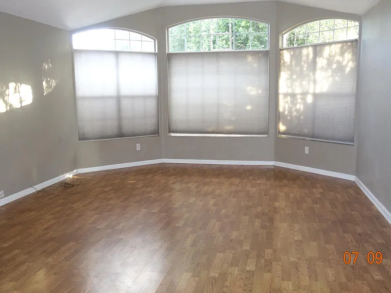 1307 W Stacey Ln — Photo 8