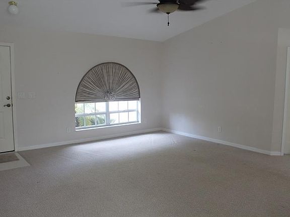 3rd image of 2463 Altoona Ave