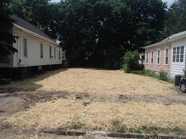 1st image of 211 Grumbach Ave