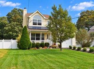 9 The Grn, Shirley, NY 11967