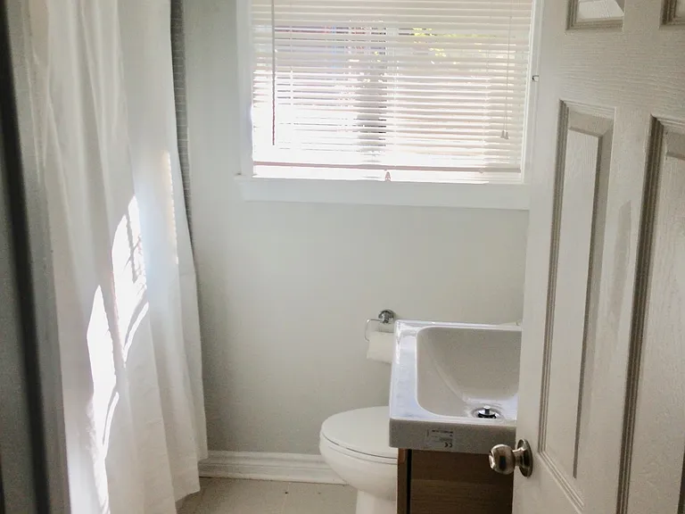 1148 Woodroffe Ave #B — Photo 11