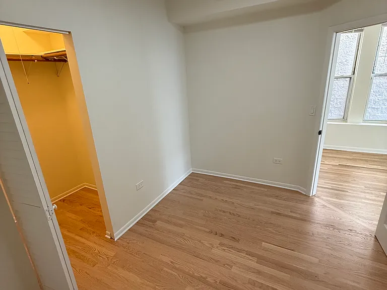 2108 W Division St #2F — Photo 8