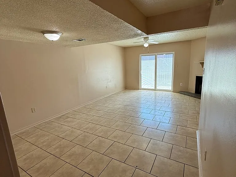 8911-8921 Gsri Ave — Photo 11